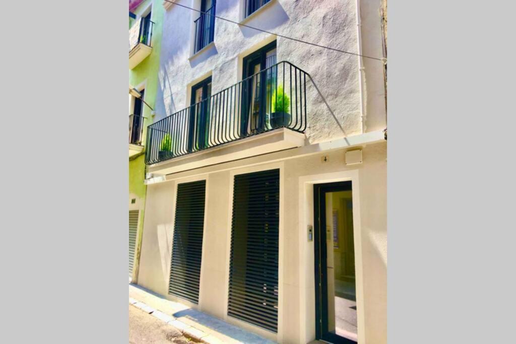 Loft De Diseno Con Balcon Apartman Figueres  Kültér fotó