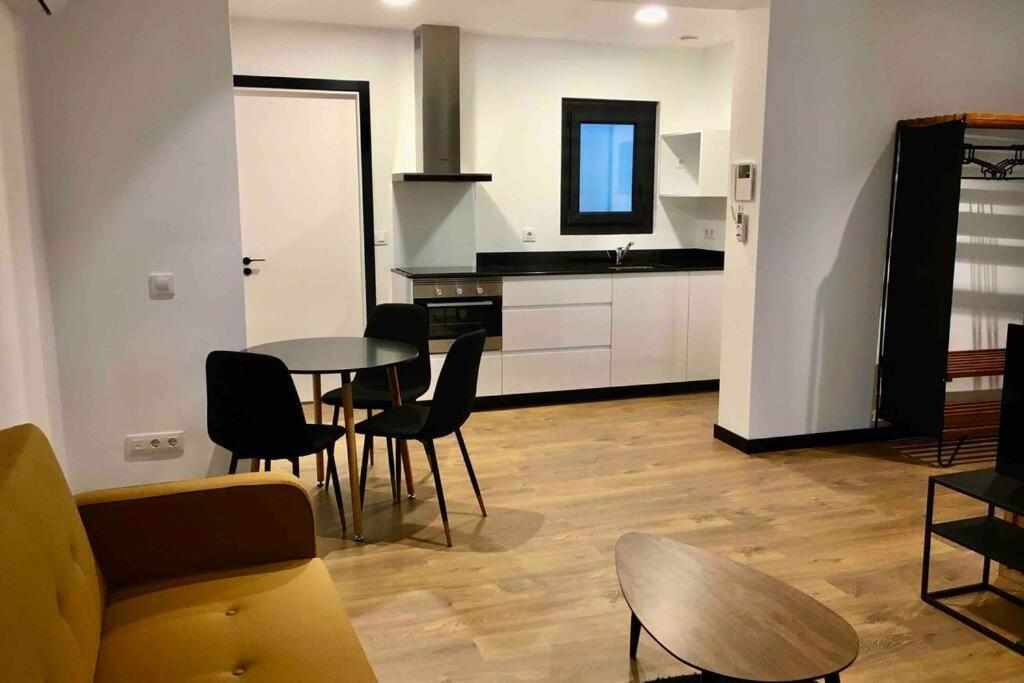 Loft De Diseno Con Balcon Apartman Figueres  Kültér fotó