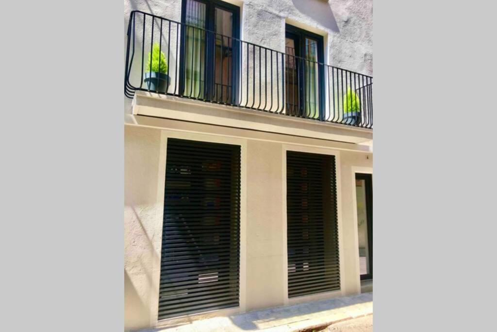 Loft De Diseno Con Balcon Apartman Figueres  Kültér fotó